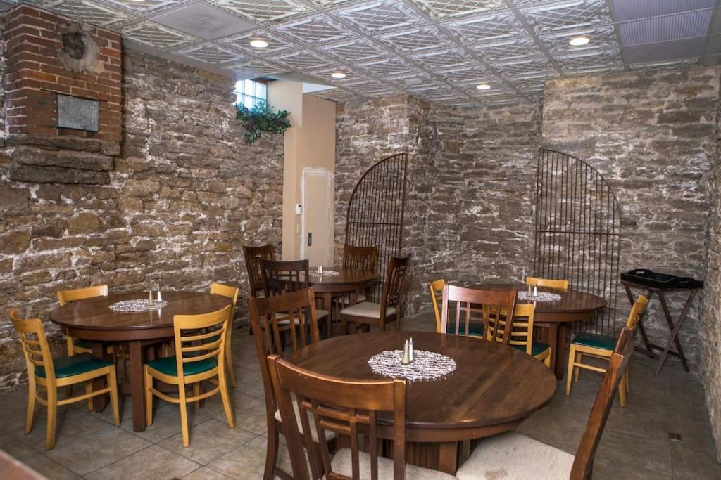 Merry Mansion East Dubuque Ngoại thất bức ảnh