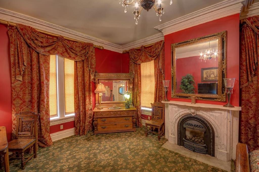Merry Mansion East Dubuque Ngoại thất bức ảnh