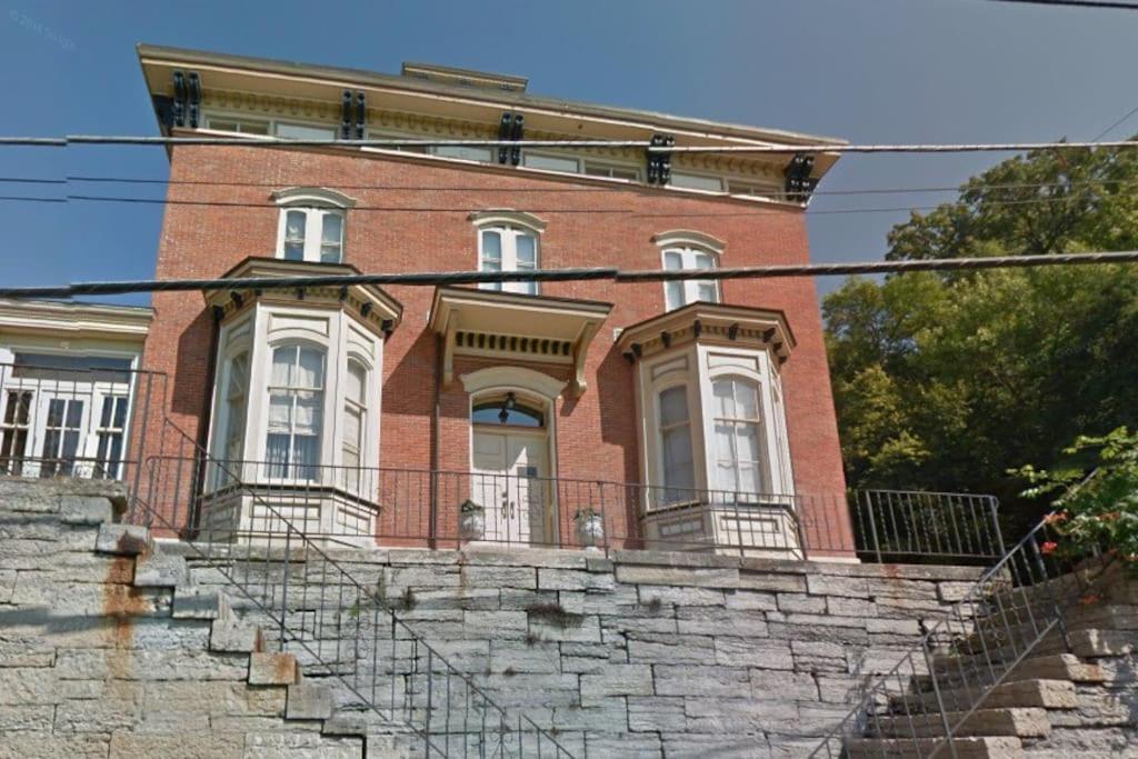 Merry Mansion East Dubuque Ngoại thất bức ảnh