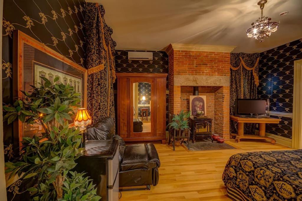 Merry Mansion East Dubuque Ngoại thất bức ảnh