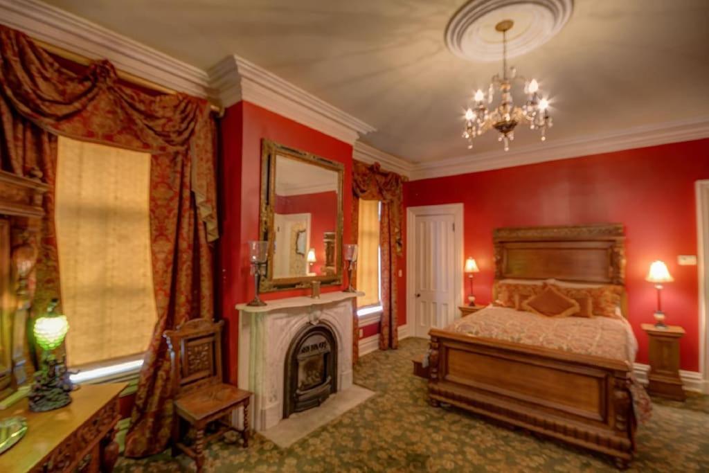 Merry Mansion East Dubuque Ngoại thất bức ảnh