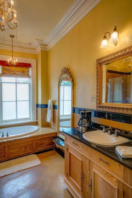 Merry Mansion East Dubuque Ngoại thất bức ảnh
